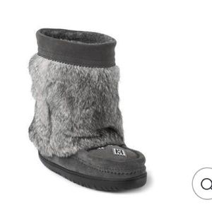 New in Box Authentic Charcoal Manitobah Mukluks Size 9